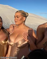 Izzy Nicholls  https:  isabelnichollsnall Голе фотографије OnlyFans 8 -  Leaked Models