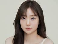 Kim Hye-jun Balances Dark Thriller and Sparkly Rom-Com Roles
