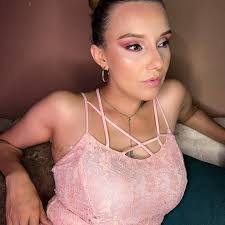 Sonia Chacon's Instagram, Twitter & Facebook