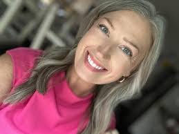 Diana Maye's Instagram, Twitter & Facebook