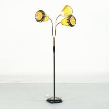 You pillow talk to me about the men who try to get in between us / they buy you bags and jewelry, yeah / they think your kindness is so weak / no, you don't give it up so easy Golvlampa 1950 Tal 3 Armad Brannmarkt Oa