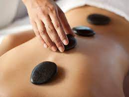 Hot masseuse relieves client's tension. What To Expect During A Hot Stone Massage