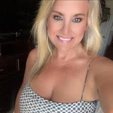 What are the best brunch spots with drinks?