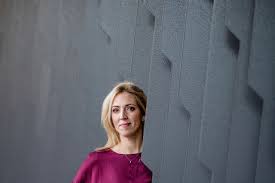 Lilian marijnissen sierde al eerder de verkiezingsaffiches van de sp. Lilian Marijnissen Ik Wil Helemaal Niet Schreeuwen Nrc
