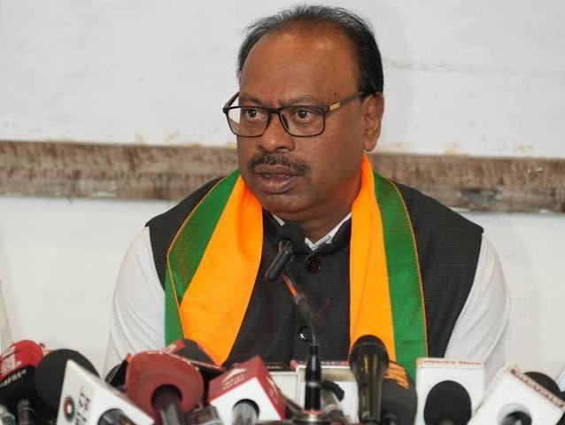 चर्च मिशनरीच्या जमिनींची 3 महिन्यांत चौकशीमहसूलमंत्री बावनकुळे यांची विधानसभेत घोषणाविभागीय आयुक्तांच्या अध्यक्षतेखाली उच्चस्तरीय समिती ; नाशिकमधील 5 हजार कुटुंबांना दिलासा