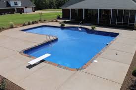 L Shape Vinyl Inground Pool With Roman Vinyl Step Faux Stone Coping And Pea G Vinyl Pools Inground Swimming Pools Backyard Inground Inground Pool Landscaping