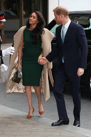 If Meghan Markle S Hunter Green Dress Looks Familiar To You That S Because It Is Med Bilder