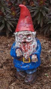 Zombie Gnome Walking Dead Nain De Jardin Gnome De Jardin Zombie