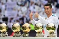 Image result for ‫رونالدو مع  كراته الذهبية‬‎