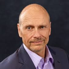 Stephanie Fabrizio's Instagram, Twitter & Facebook