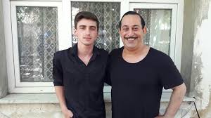 Cem yılmaz güzellik yarışması stand up gösterisi 2002. Cem Yilmaz Burs Sozu Verdigi Otizmli Yunus Ile Bulustu