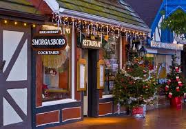 Suddenly, the usual huge american stores are replaced by small rooms. 55 Best Christmas Towns In Usa Best Christmas Towns In America