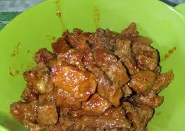 Setelah daging matang, pindahkan ke piring, lalu siram dengan saus yang sudah dimasak. Cara Mudah Persiapan Daging Sapi Kecap Sederhana Pisan Lezat