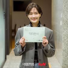 Top tier cast and acting, mysterious yet mesmerising story and great ost! Ji Sung Kim Min Jung More Gather At First Script Reading For Tvn S The Devil Judge Kdramapal