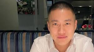 CỰU CẢNH SÁT TRƯỞNG THÁI LAN CHẾT TRONG TÙ Một cựu cảnh sát trưởng Thái  Lan, người đã bị kết án tù chung thân ba năm trước vì tra tấn một nghi