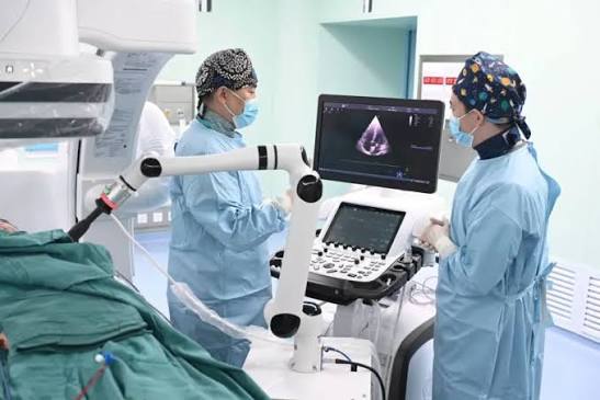 In a world first, a Chinese medical team performed an #AI-powered,  ultrasound #robot-guided transcatheter closure procedure for congenital  heart disease on a 48-year-old man on Saturday. During the p