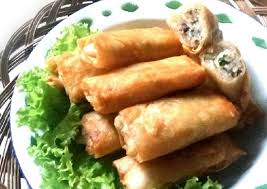 Isi tiap lembar kulit lumpia dengan 1 sdm adonan isi. Resep Lumpia Isi Soun Sawi Hijau Dan Jamur Kuping Oleh Eka Astuti Cookpad