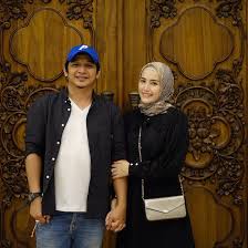 'baju couple murah dan cantik, baju pasangan, couple shirt, kaos couple. Kian Harmonis 10 Potret Pasha Dan Adelia Pakai Baju Couple