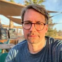 Ronald Moll's Instagram, Twitter & Facebook