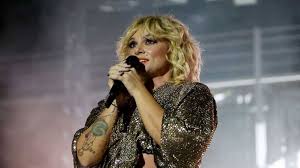 Ελενη φωτακη, μινωσ ματσασ εταιρεια: Elewnora Zoyganelh H Tryferh Fwtografia Poy Dhmosieyse Me Ton Syzygo Ths