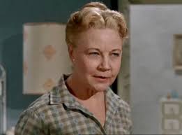 Una O'Connor very feisty character actor always enjoyable to see preform.