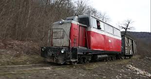 In den fenstern der kleinen erzgebirgshäuser stehen räuchermann an räuchermann, schwibbogen an schwibbogen. Kaukasus Schmalspurbahn Weltspiegel Ard Das Erste