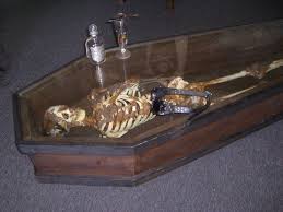 Skeleton Coffee Table Wait A Minute Shouldn T This Skeleton Be In A Closet Creepy Decor Macabre Decor Horror Decor