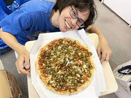 Taste-testing Domino's Pizza's Tsundere Pizza with SoraNews24's biggest  otaku | SoraNews24 -Japan News-