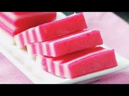 Kue lapis is an indonesian kue, or a traditional snack of steamed colourful layered soft rice flour pudding. Resepi Kuih Lapis Mudah Layer Cake Youtube
