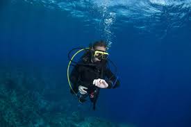 what is the maximum safe ascent rate for scuba diving