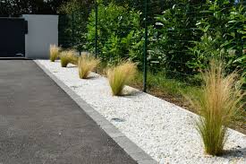 Photo L Entree 1 An Plus Tard Gironde 33 Decoration Jardin Exterieur Amenagement Jardin Devant Maison Deco Jardin