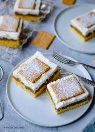 Kuchen etwa 20 bis 25 minuten backen. Stachelbeer Blechkuchen Mit Biskuitboden Sahne Butterkeks