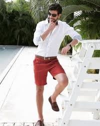 A black and white shirt, white shoes and shorts all get the pop of style at the ankles with matching socks. Shirts To Wear With Red Shorts