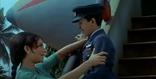 Chanda Hai Tu Mera Suraj Hai Tu Lyrics Ke bada tu ban ke baadal gagan men ude jo bhi tujhe dekhe vo ye kahe kis maan ka aisa dulaara hai tu chanda hai tu, mera suraj hai. hindi songs lyrics