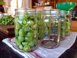 4 Ways To Pickled Green Tomatoes Garden Betty Recipe Pickled Green Tomatoes Green Tomatoes Canning Recipes