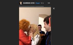 Sono qui gratis, che non diventi una abitudine. Sanremo 2019 Il Video Del Bacio Tra Ornella Vanoni E Patty Pravo Sky Tg24