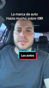 Tres Amigos Que Hablan Sobre Los Carros De Ajenncia