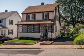 55 Hume Ave Medford Ma 02155 Renting A House House Real Estate