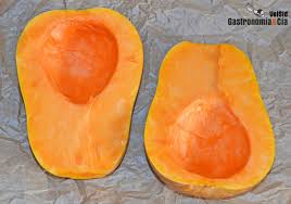 Cocinar toda una calabaza puede parecer complicado, sobre todo si es la primera vez que vas a preparar este tipo de verdura. Como Hacer La Calabaza Al Horno Para Elaborar Cualquier Receta Pures Cremas Tartas Gastronomia Cia