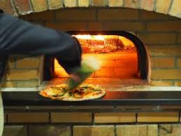 If you find building a cob oven or cement outdoor pizza oven too laborious, perhaps you'd like you don't have to worry about the dome as the oil barrel itself makes the dome. Find Out All About Wood Fired Bread And Pizza Ovens History Use Etc Le Panyol