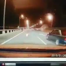 Kereta terhumban ke dalam laut. Kemalangan Di Jambatan Pulau Pinang Pemandu Positif Dadah Juga Rakan Kepada Mangsa Kereta Terhumban Ke Laut