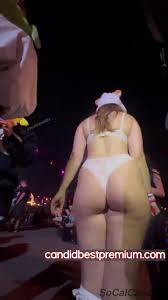 Candid Ass - Big Booty Outdoors Video Scene