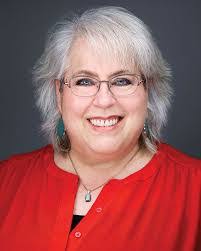 Julie Lemke's Instagram, Twitter & Facebook