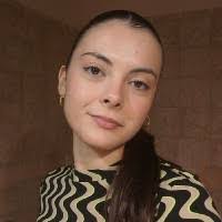 Mari Corral's Instagram, Twitter & Facebook