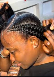 Roupa Disponível! Whatsapp 956 307 424 Bairro Azul, rua da Shoprite.