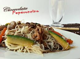 Di carne di maiale 2 uova olio semi di girasole sale q.b. Spaghetti Di Riso Carne E Verdure