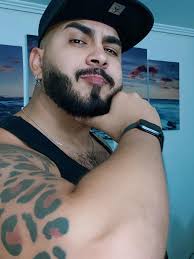 El guerrero avanza incluso cuando el miedo camina a su lado.