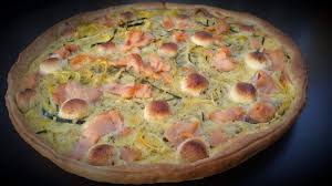 Tarte Au Saumon Fume Courgette Et Boursin Ingredients 1 Pate Brisee 2 Oeufs 2 Cuilleres A Soupe De Creme Fr Tarte Au Saumon Fume Tarte Au Saumon Saumon Fume