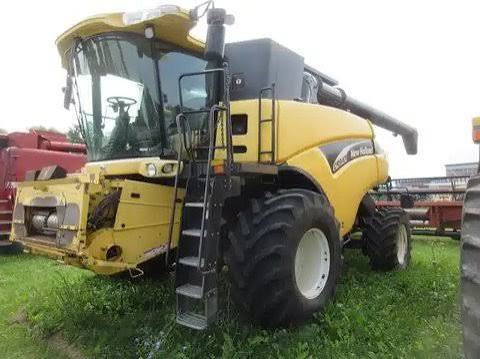 New Holland CR940 Combine
