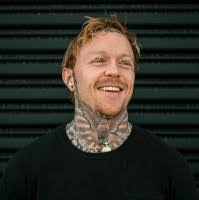 Elliott Paulson's Instagram, Twitter & Facebook